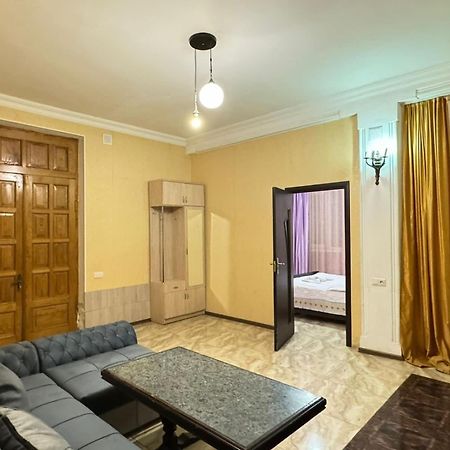 Benene'S Apartments Tbilisi Esterno foto